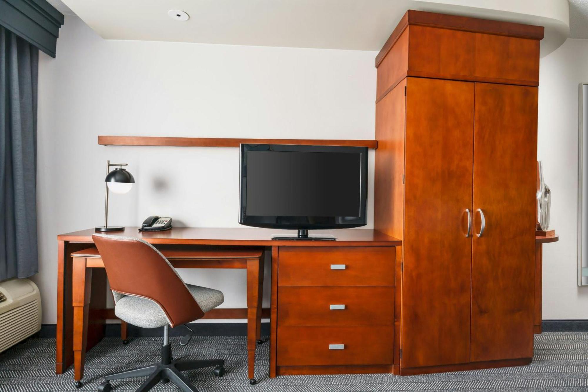 Отель Courtyard Hartford Фармингтон Экстерьер фото
